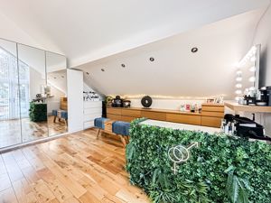 Photo 14- click for photo gallery